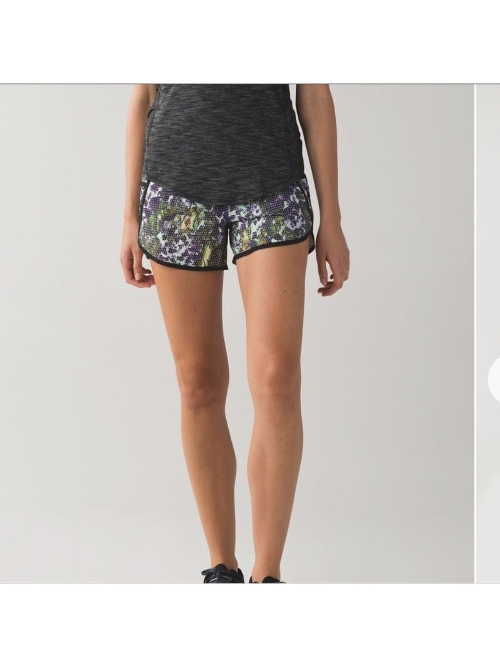 Lululemon Athletica Tracker Short Floral Sport White Multi Black